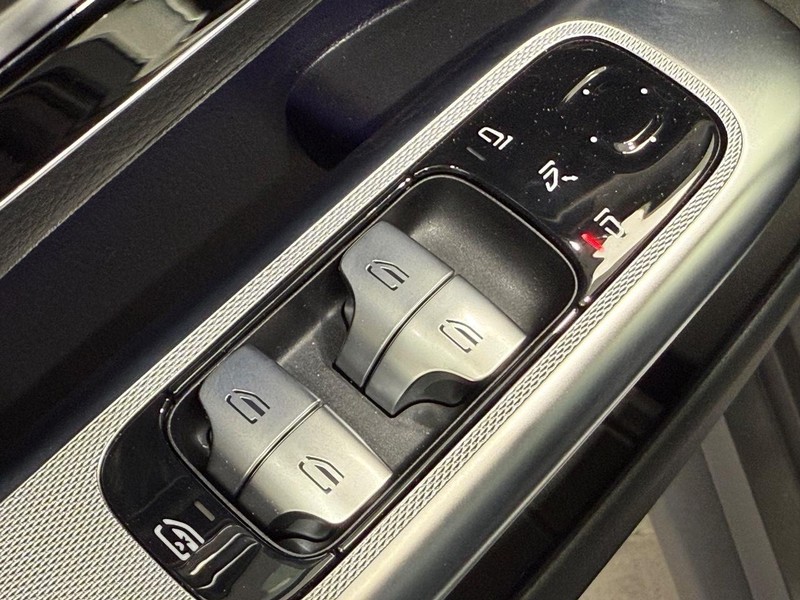 Mercedes-Benz GLC Vehicle Image 15