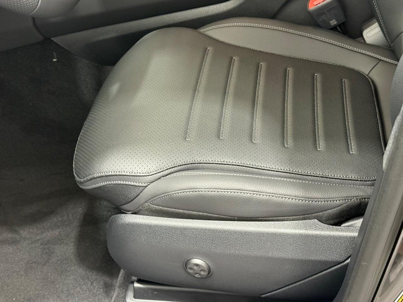 Mercedes-Benz GLC Vehicle Image 16