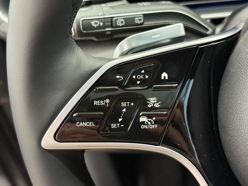 Mercedes-Benz GLE Vehicle Image 11