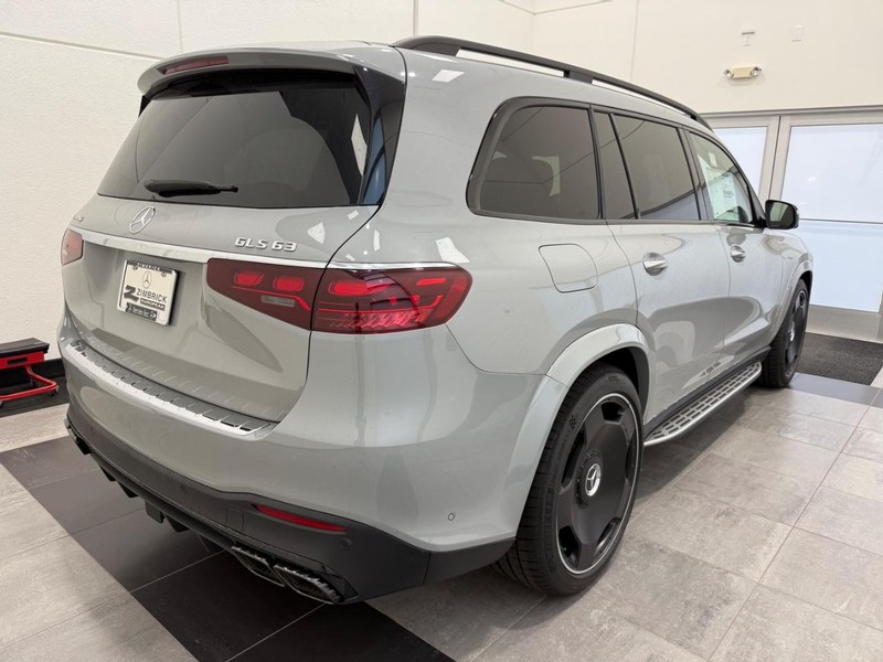 Mercedes-Benz GLS Vehicle Image 2