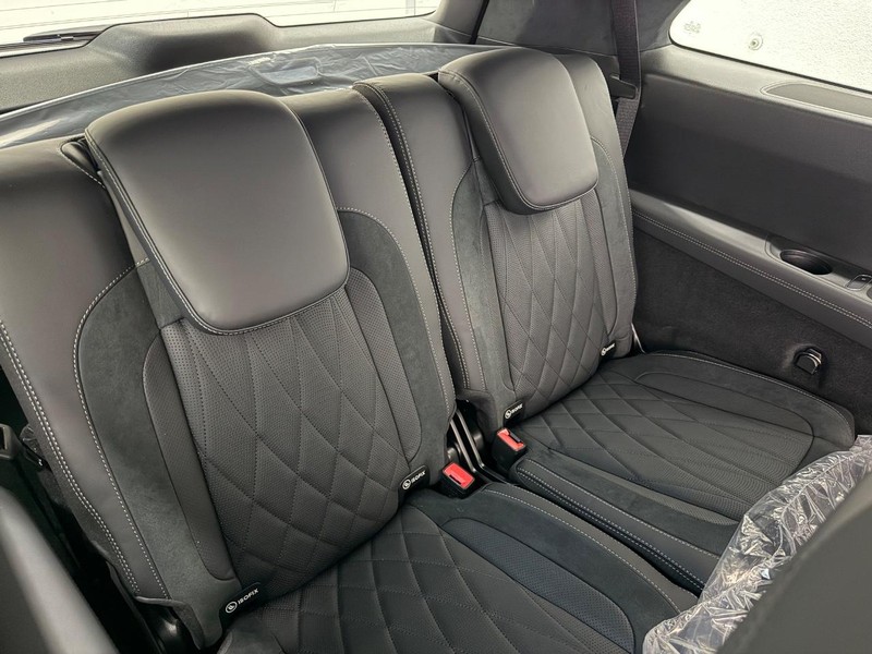 Mercedes-Benz GLS Vehicle Image 5