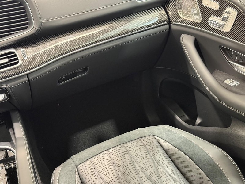 Mercedes-Benz GLS Vehicle Image 10