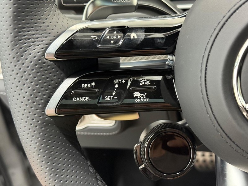 Mercedes-Benz GLS Vehicle Image 12