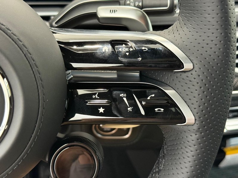 Mercedes-Benz GLS Vehicle Image 13