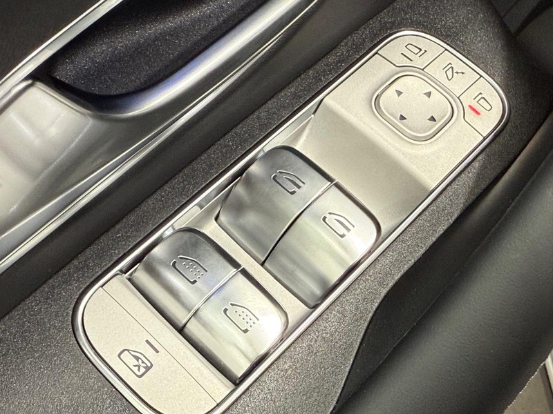 Mercedes-Benz GLS Vehicle Image 17