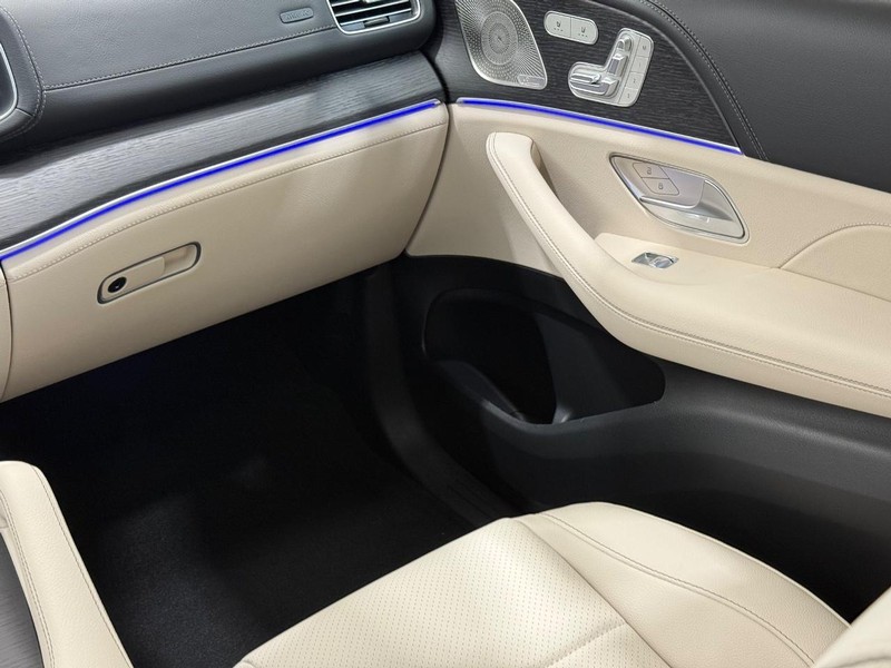 Mercedes-Benz GLE Vehicle Image 9