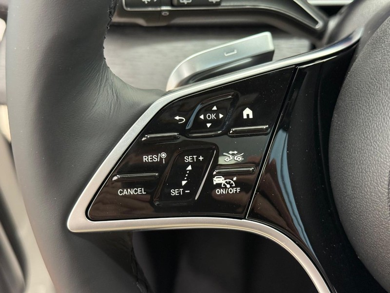 Mercedes-Benz GLE Vehicle Image 11