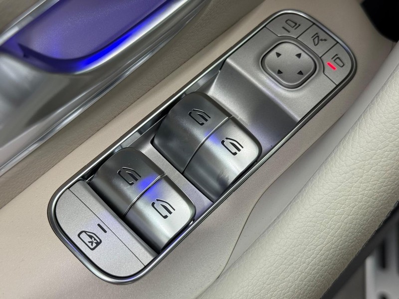 Mercedes-Benz GLE Vehicle Image 15