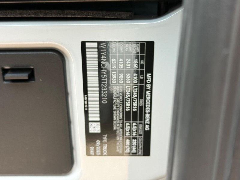 Mercedes-Benz Sprinter Van Vehicle Image 18