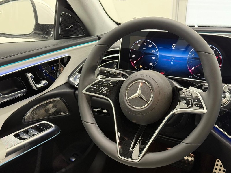 Mercedes-Benz E-Class Vehicle Image 7