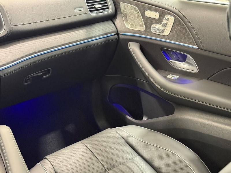 Mercedes-Benz GLE Vehicle Image 9