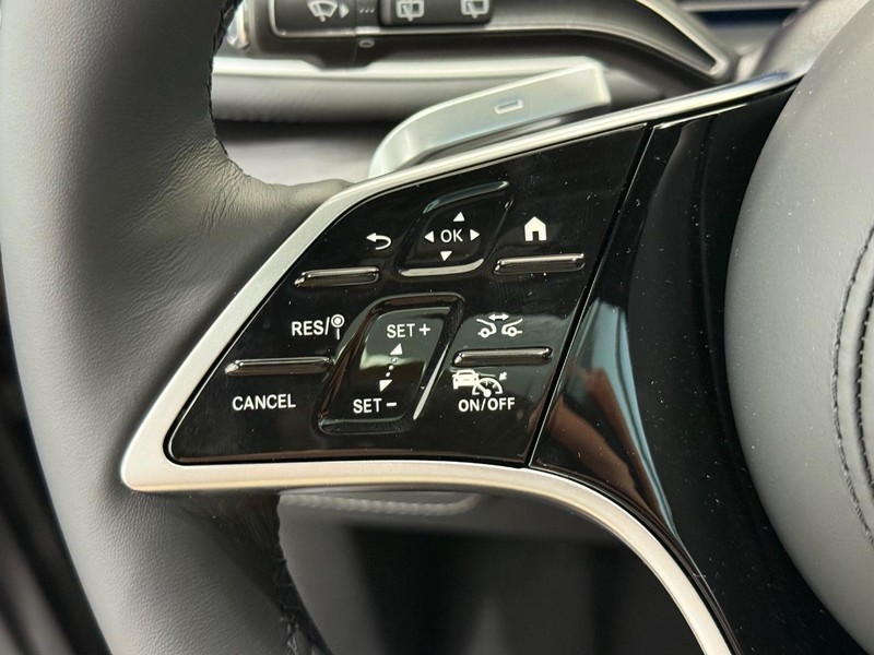 Mercedes-Benz GLE Vehicle Image 11