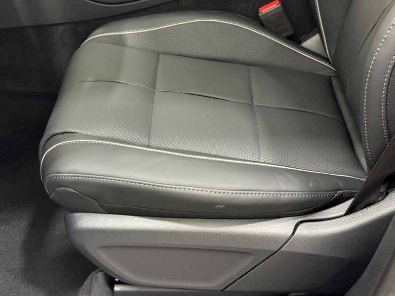 Mercedes-Benz GLE Vehicle Image 16