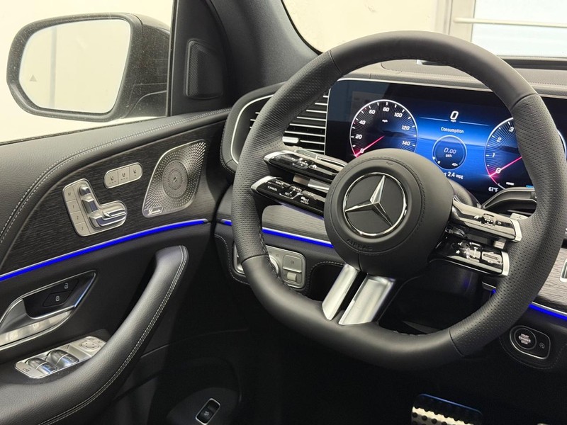 Mercedes-Benz GLS Vehicle Image 8