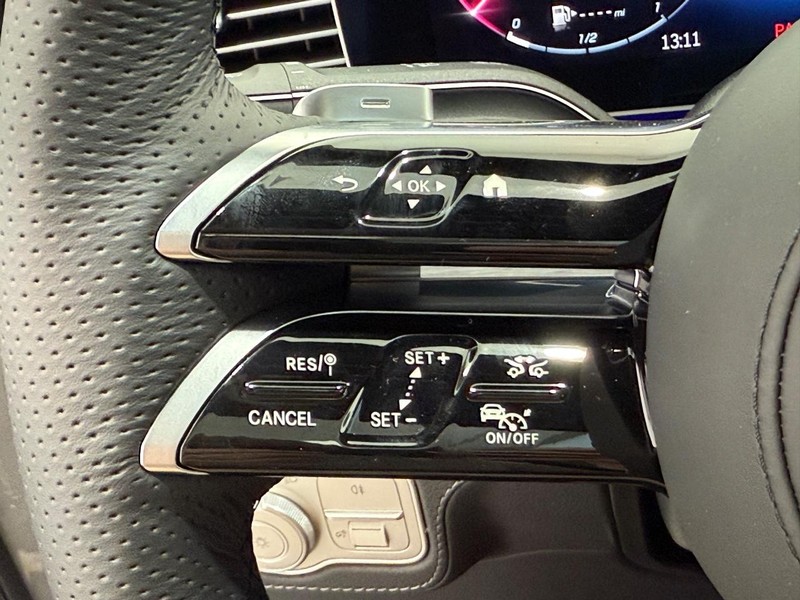 Mercedes-Benz GLS Vehicle Image 11