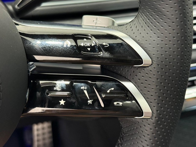 Mercedes-Benz GLS Vehicle Image 12