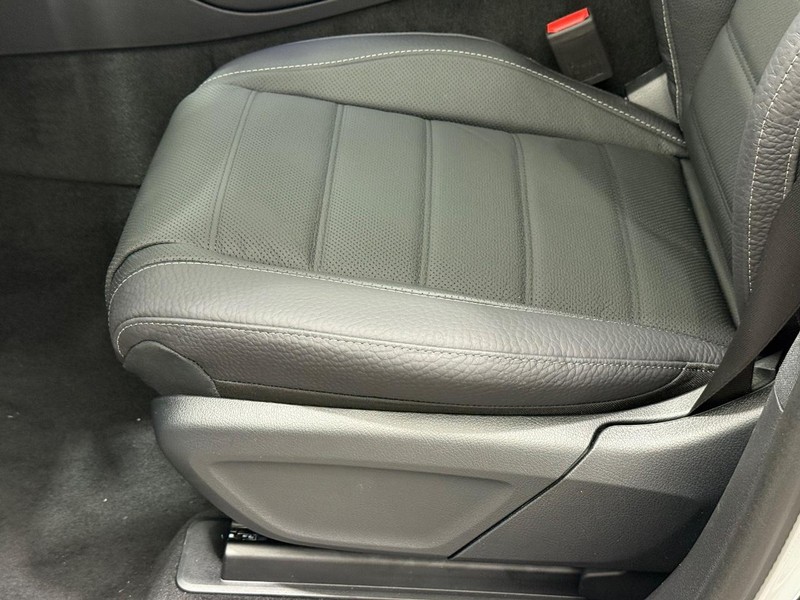 Mercedes-Benz GLS Vehicle Image 17