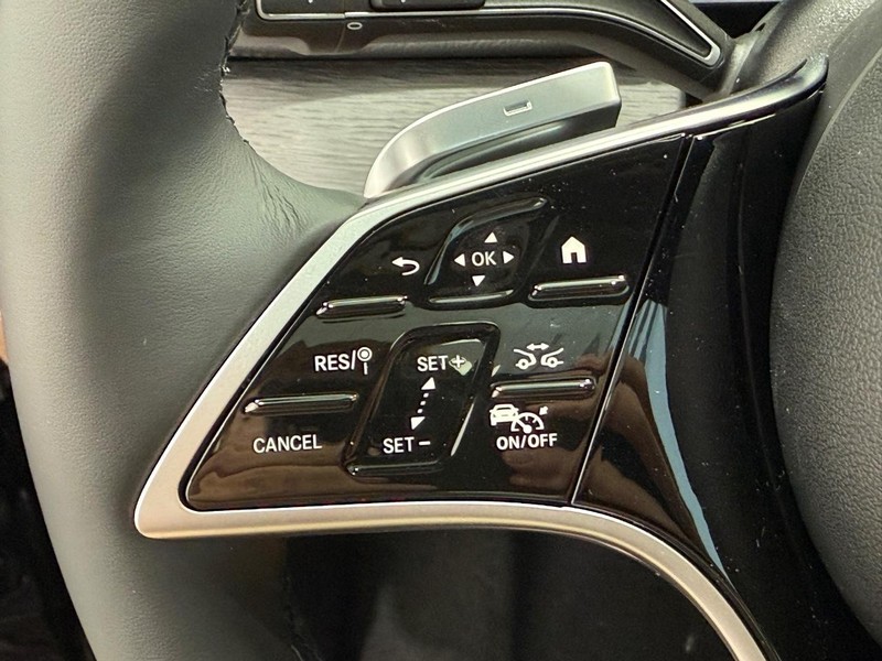 Mercedes-Benz GLE Vehicle Image 11