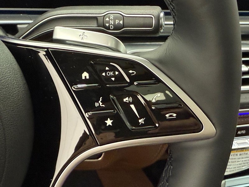 Mercedes-Benz GLE Vehicle Image 12