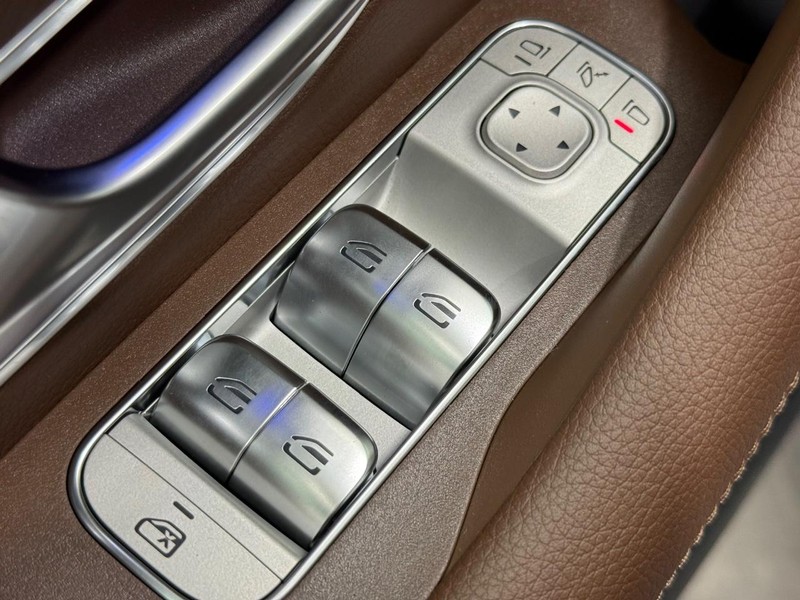 Mercedes-Benz GLE Vehicle Image 16