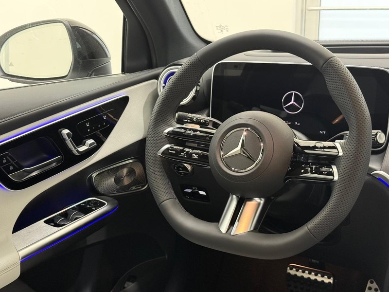 Mercedes-Benz GLC Vehicle Image 8