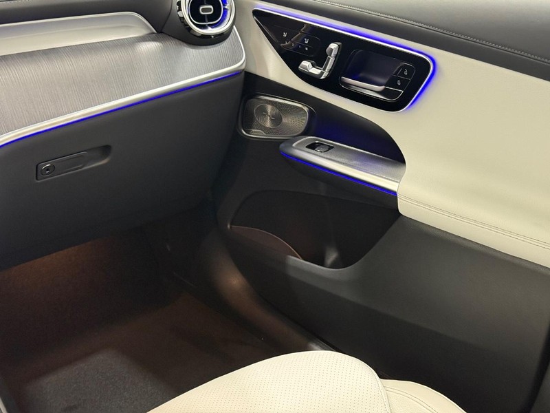 Mercedes-Benz GLC Vehicle Image 9