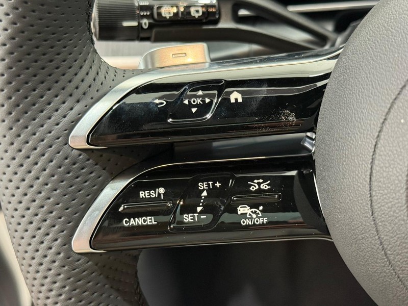 Mercedes-Benz GLC Vehicle Image 11