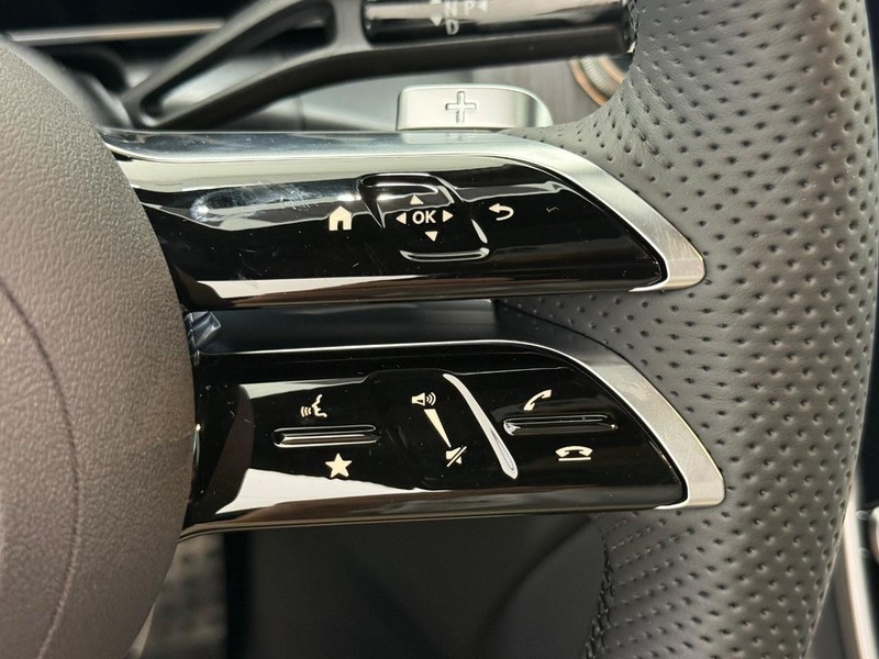 Mercedes-Benz GLC Vehicle Image 12