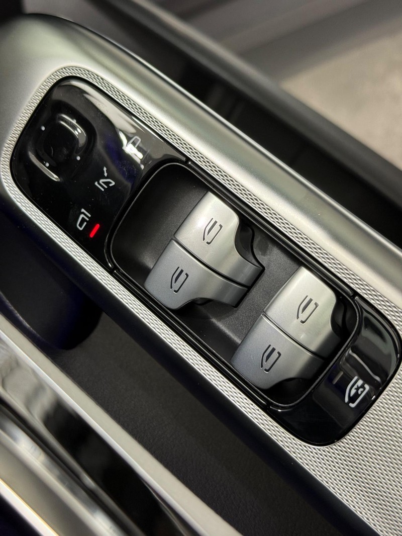 Mercedes-Benz GLC Vehicle Image 15