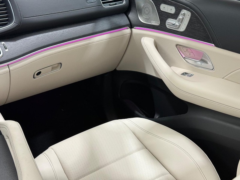 Mercedes-Benz GLE Vehicle Image 9