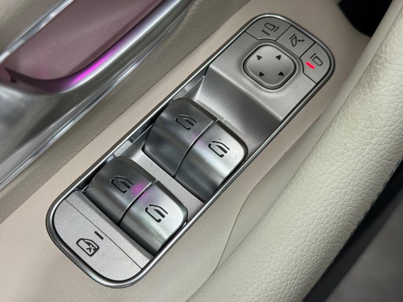 Mercedes-Benz GLE Vehicle Image 16