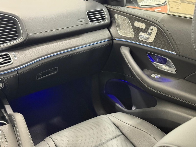 Mercedes-Benz GLE Vehicle Image 9