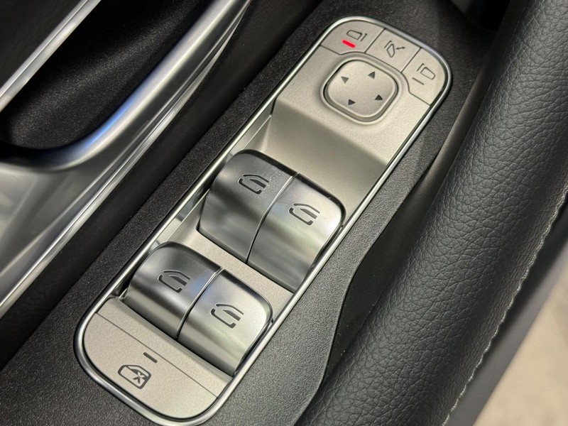 Mercedes-Benz GLE Vehicle Image 15