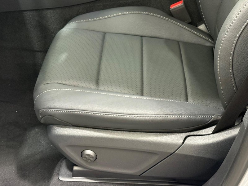 Mercedes-Benz GLE Vehicle Image 16