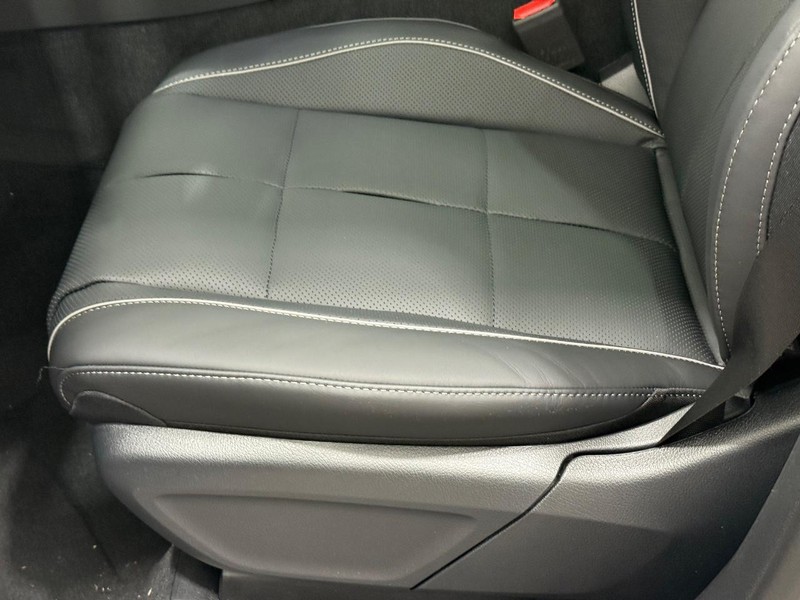 Mercedes-Benz GLE Vehicle Image 17