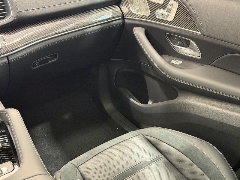 Mercedes-Benz GLE Vehicle Image 9