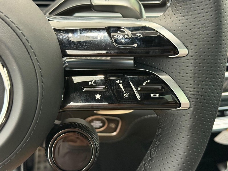 Mercedes-Benz GLE Vehicle Image 12