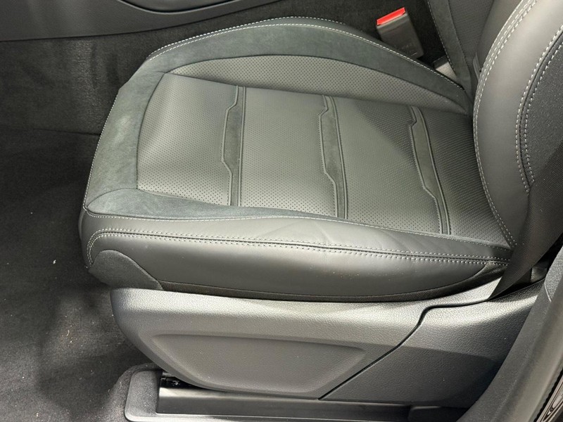 Mercedes-Benz GLE Vehicle Image 17