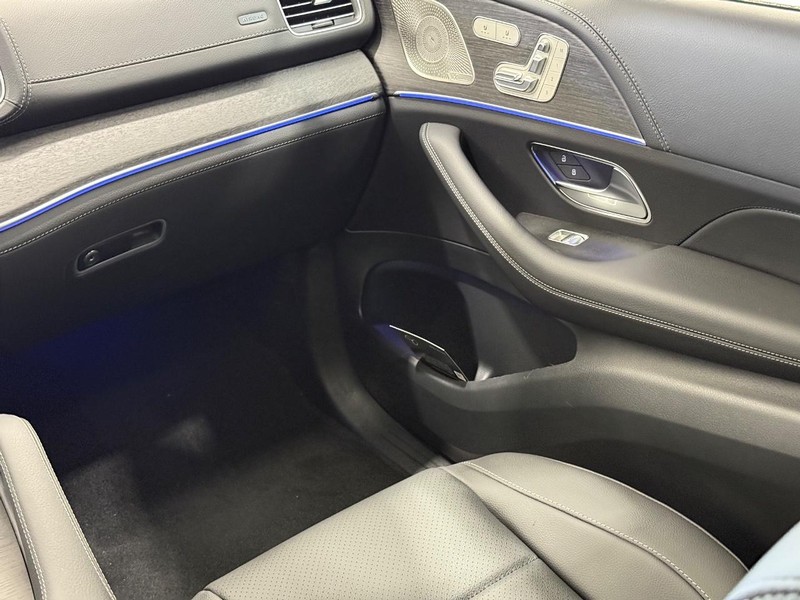 Mercedes-Benz GLE Vehicle Image 9