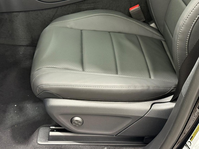 Mercedes-Benz GLE Vehicle Image 17