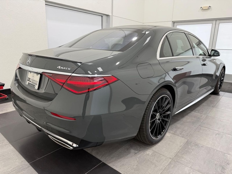 Mercedes-Benz S-Class Vehicle Image 2