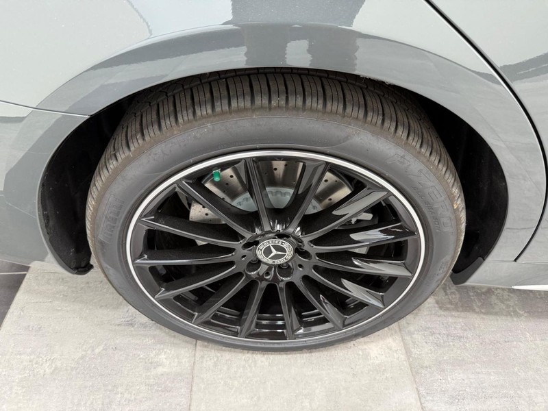 Mercedes-Benz S-Class Vehicle Image 3