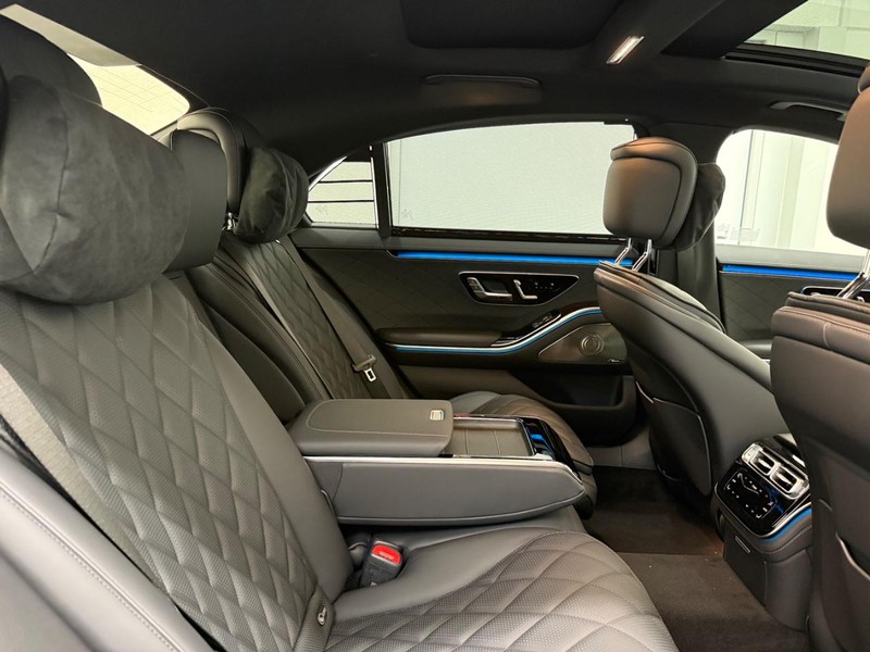 Mercedes-Benz S-Class Vehicle Image 5