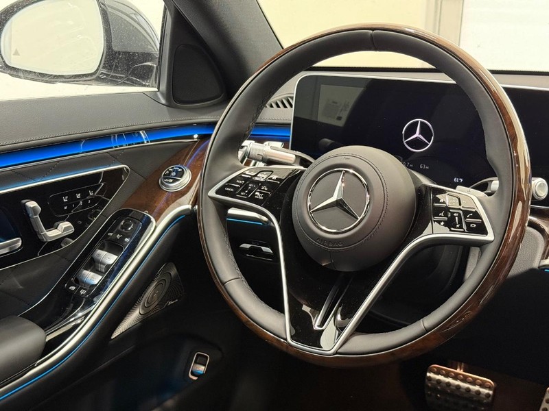 Mercedes-Benz S-Class Vehicle Image 8