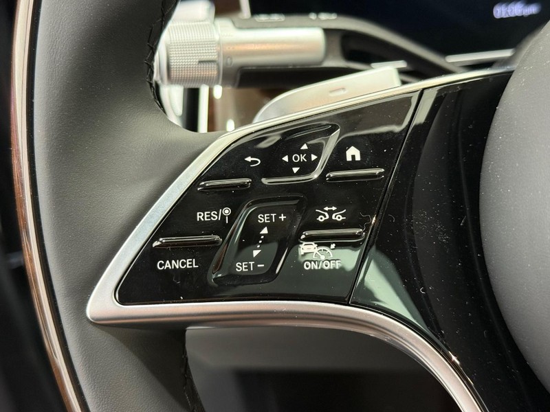 Mercedes-Benz S-Class Vehicle Image 11