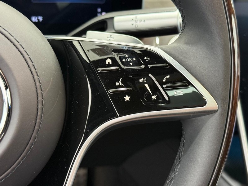 Mercedes-Benz S-Class Vehicle Image 12