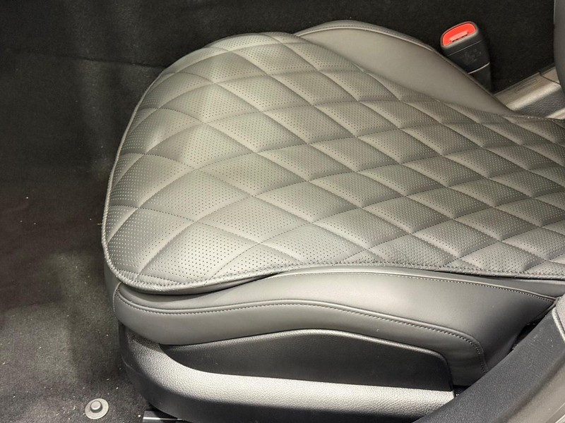 Mercedes-Benz S-Class Vehicle Image 16