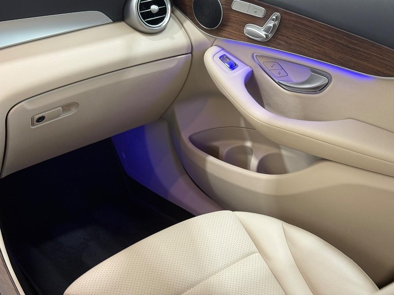 Mercedes-Benz GLC Vehicle Image 12