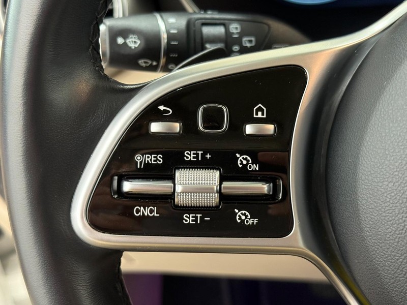 Mercedes-Benz GLC Vehicle Image 15