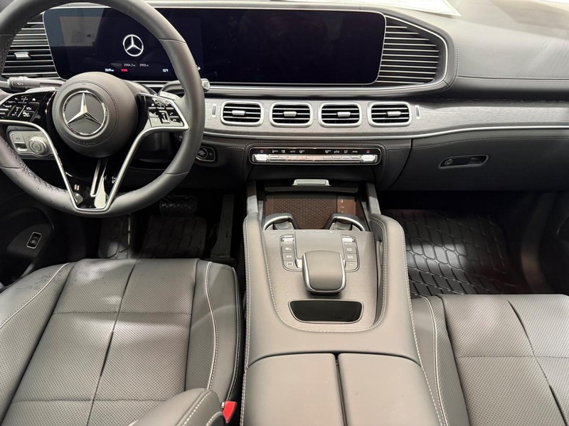 Mercedes-Benz GLE Vehicle Image 5
